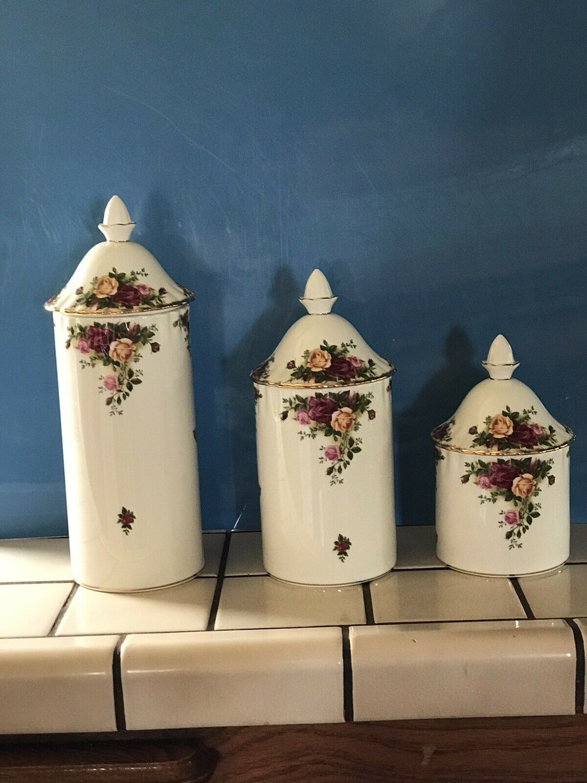 Royal Albert Old Country Roses:set Of 3 Storage Jars/canisters : Vhtf W/stoppers