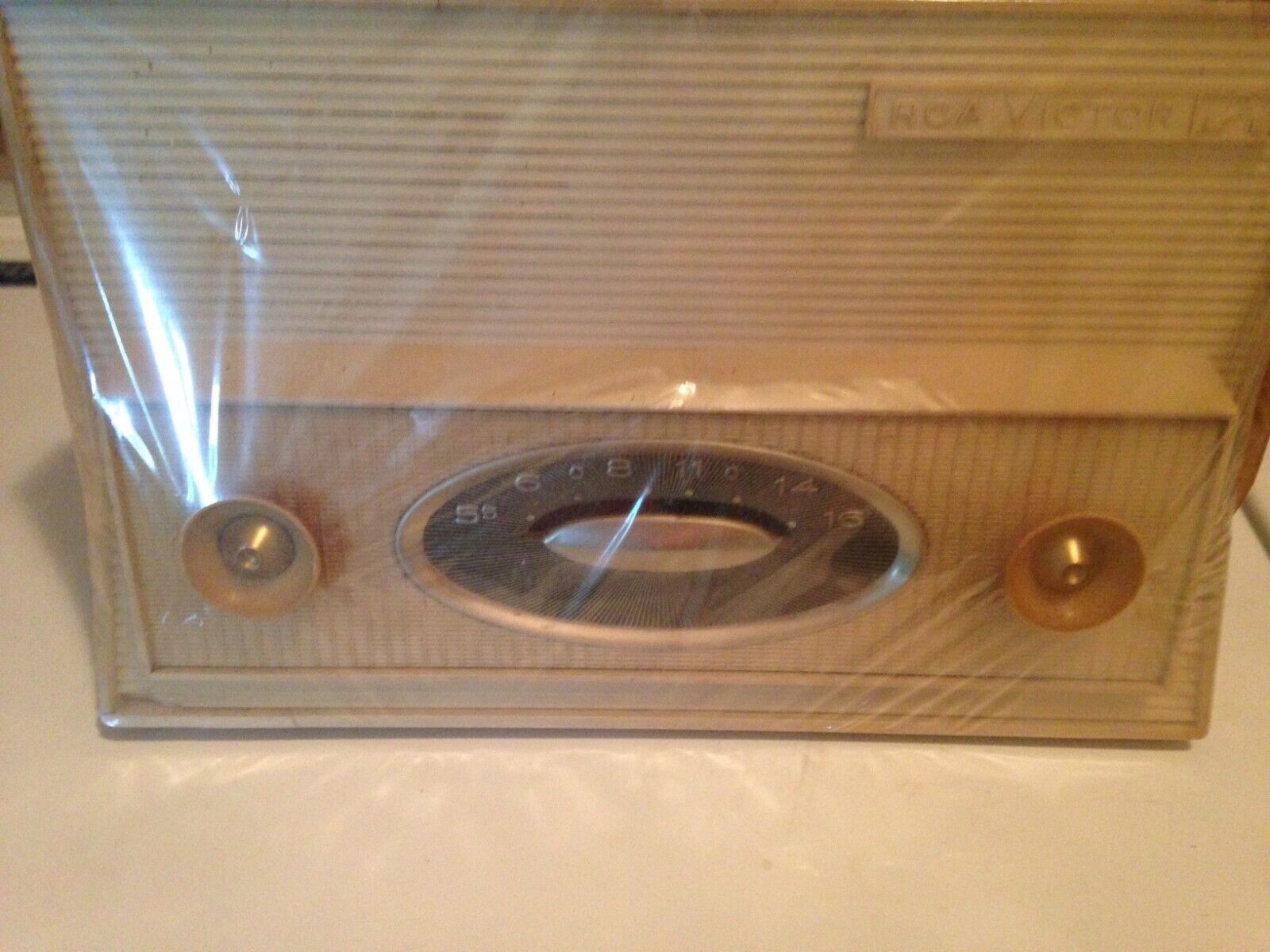 Vintage Light Gray Rca 1-ra-50 Radio In Untested Condition-wrapped For 50 Years.
