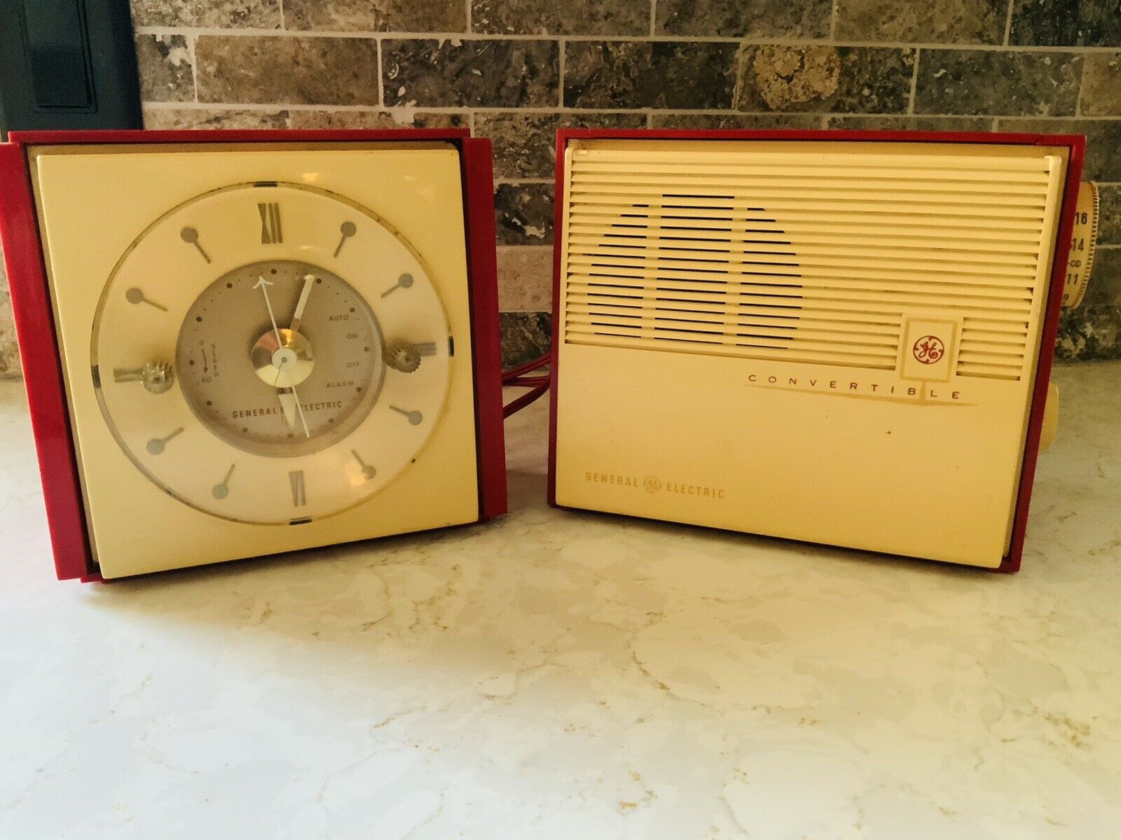 Vintage Working General Electric Convertible Radio Clock In Red & Cream  681