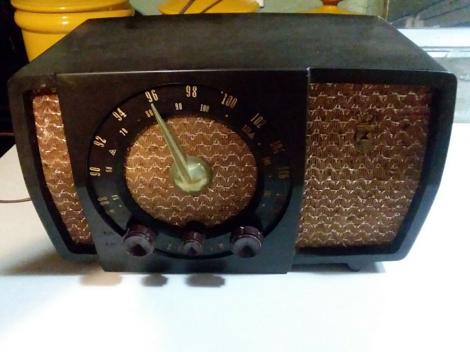 Vintage Zenith Bakelite Am/fm Tube Radio